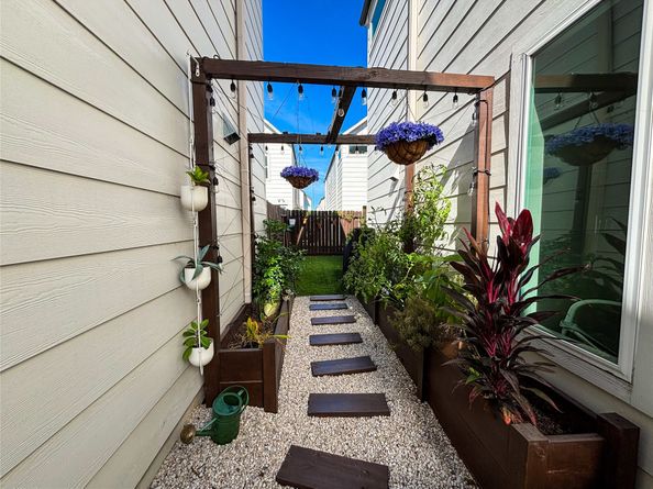 4402 Bora Bora Lane, Houston TX 77045