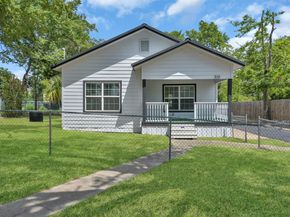 308 E Phillips Street, Conroe TX 77301