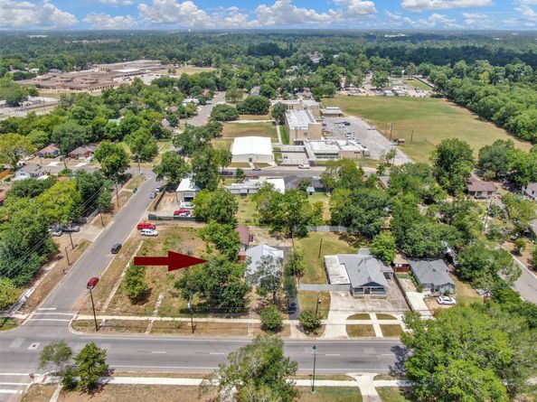 308 E Phillips Street, Conroe TX 77301