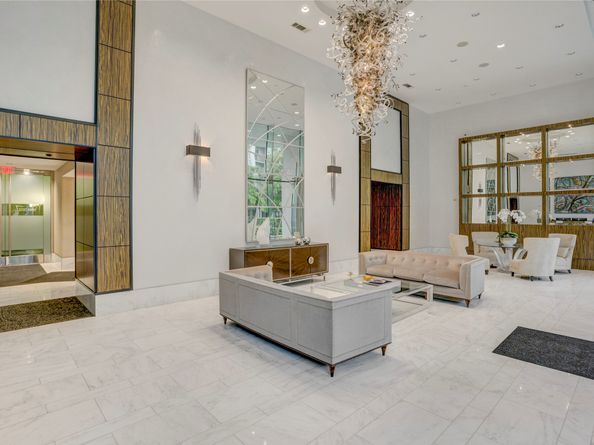 2727 Kirby Drive 19F, Houston TX 77098