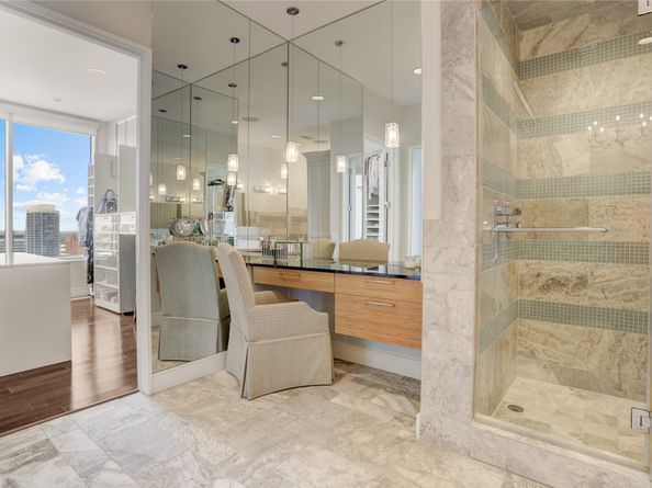 2727 Kirby Drive 19F, Houston TX 77098