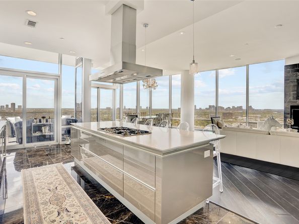 2727 Kirby Drive 19F, Houston TX 77098