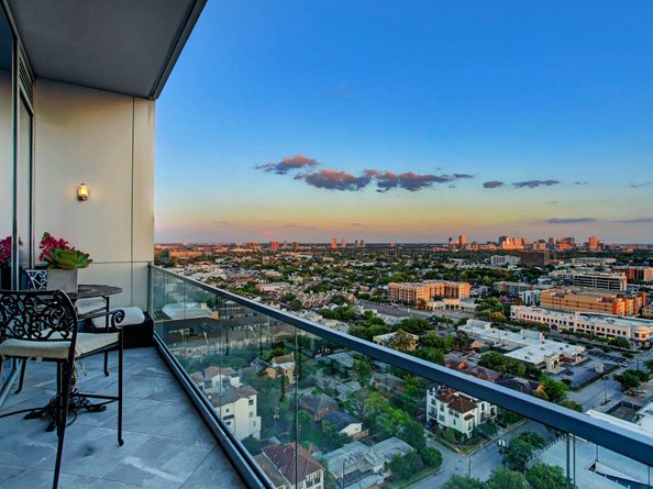 2727 Kirby Drive 19F, Houston TX 77098