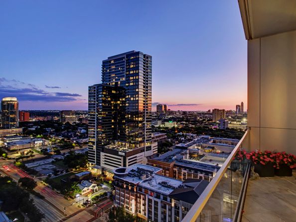 2727 Kirby Drive 19F, Houston TX 77098