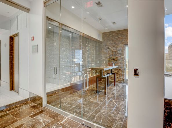 2727 Kirby Drive 19F, Houston TX 77098