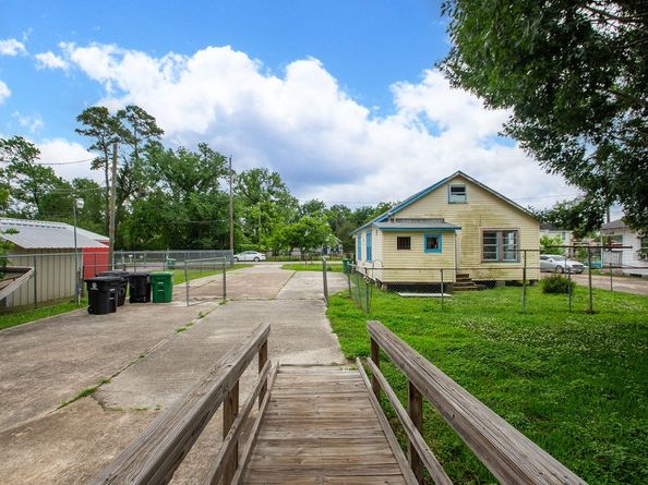 1817 Mcdaniel Street, Houston TX 77093