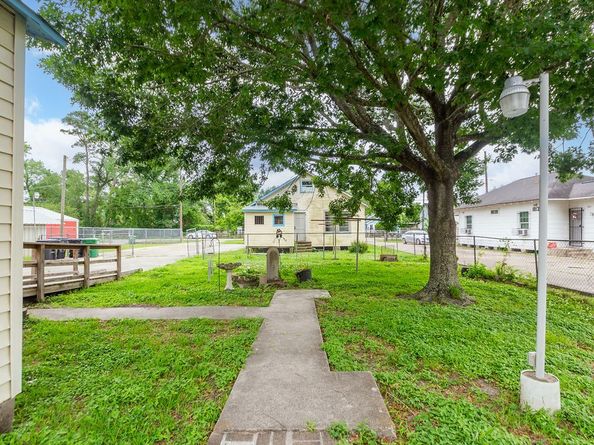 1817 Mcdaniel Street, Houston TX 77093