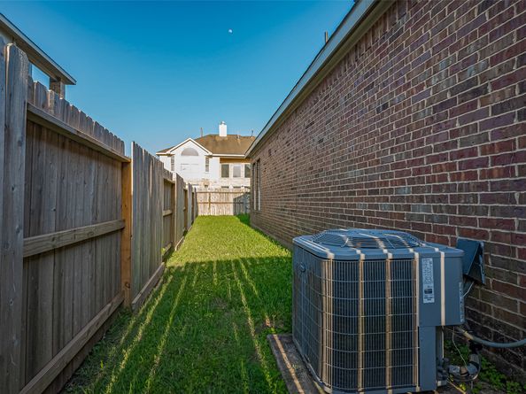14202 Pearl Shadow Lane, Houston TX 77044