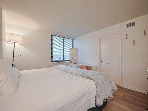 3525 Sage Road 1004, Houston TX 77056