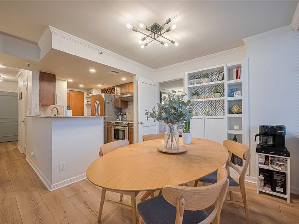 3525 Sage Road 1004, Houston TX 77056