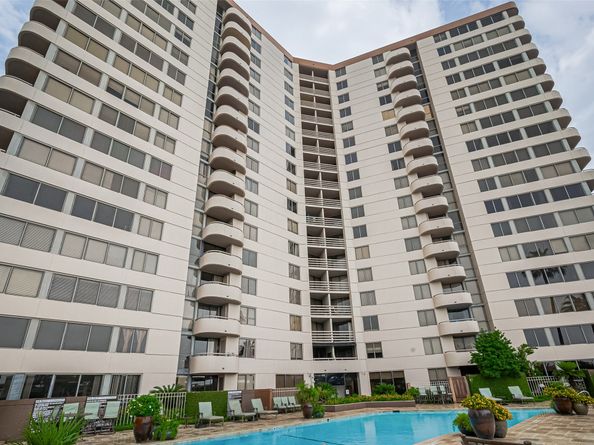 3525 Sage Road 1004, Houston TX 77056