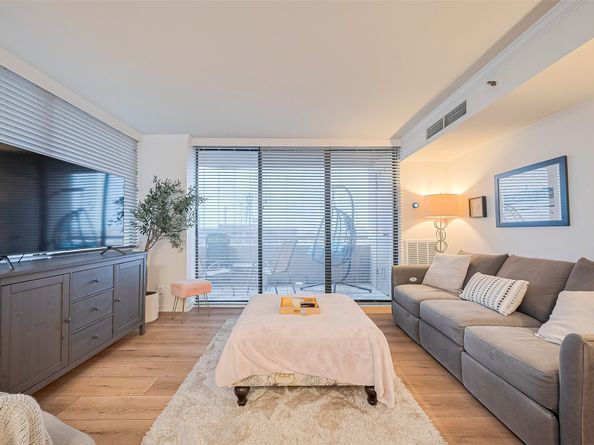 3525 Sage Road 1004, Houston TX 77056