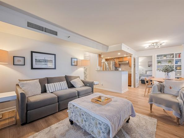 3525 Sage Road 1004, Houston TX 77056