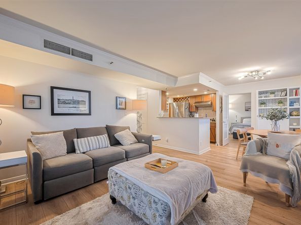 3525 Sage Road 1004, Houston TX 77056