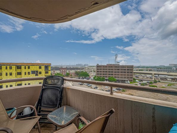 3525 Sage Road 1004, Houston TX 77056