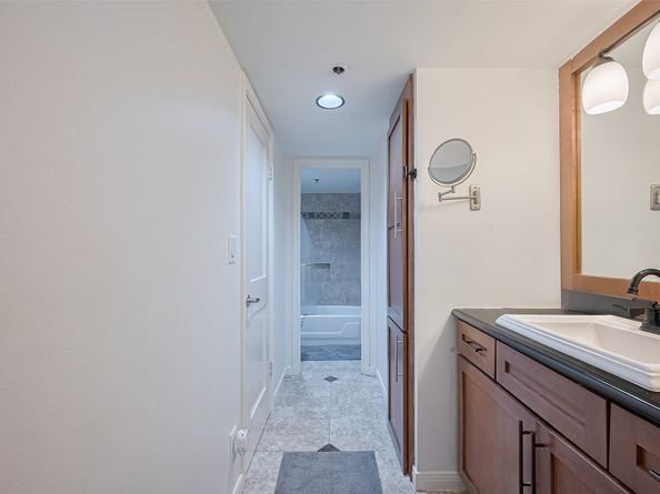 3525 Sage Road 1004, Houston TX 77056