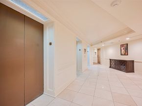 3525 Sage Road 1004, Houston TX 77056