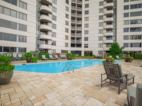 3525 Sage Road 1004, Houston TX 77056