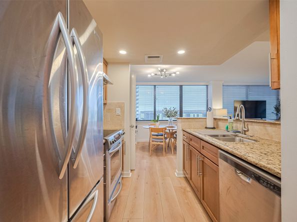 3525 Sage Road 1004, Houston TX 77056