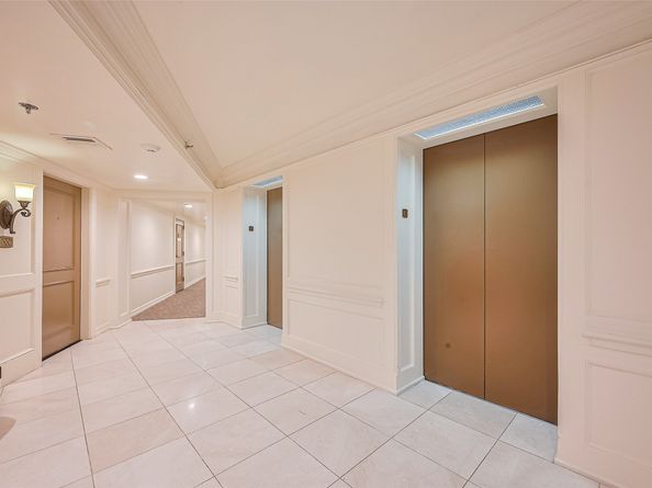 3525 Sage Road 1004, Houston TX 77056