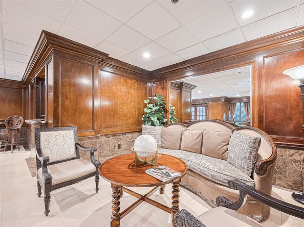 3525 Sage Road 1004, Houston TX 77056