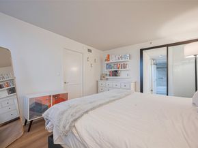 3525 Sage Road 1004, Houston TX 77056