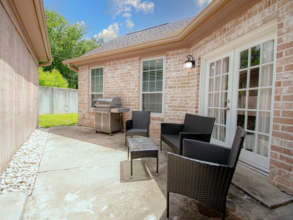 8014 N Circle Drive, Houston TX 77071