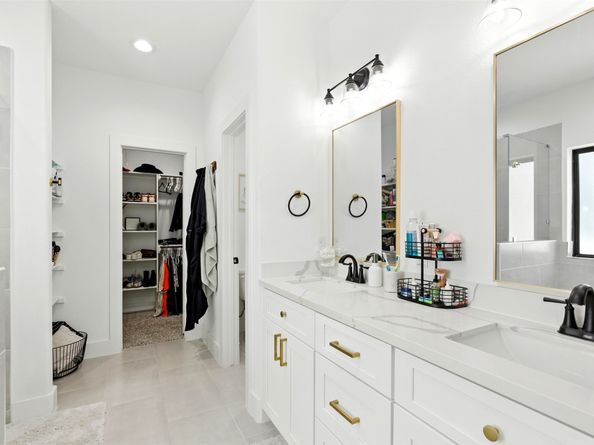 7711 Willow Street, Houston TX 77088