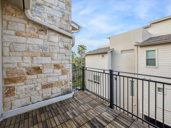4915 Chenevert Street, Houston TX 77004