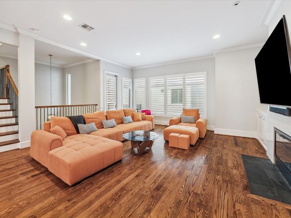 4915 Chenevert Street, Houston TX 77004