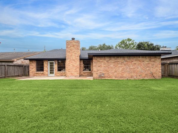 2734 Mesquite Drive, Sugar Land TX 77479