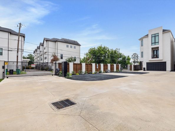 824 Wakefield Drive A, Houston TX 77018