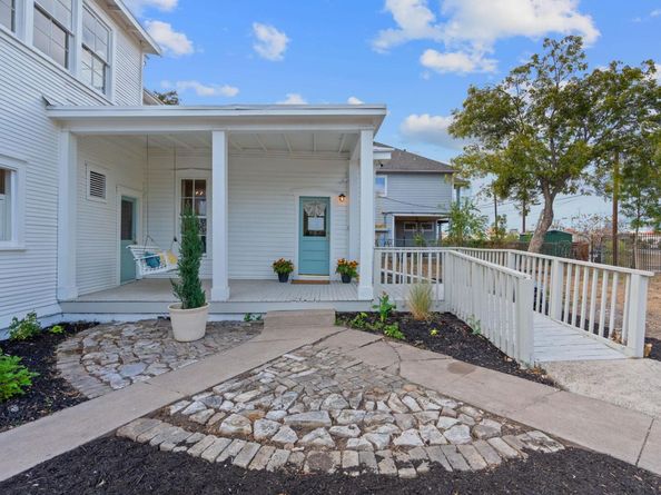 810 E 13th ST, Austin TX 78702