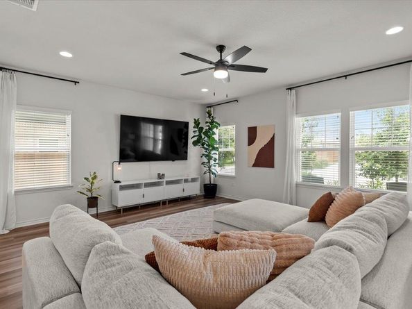 8915 Looksee LN, Austin TX 78744