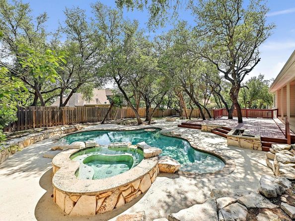 106 Los Altos DR, Lakeway TX 78734