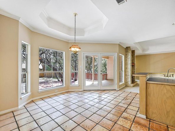 106 Los Altos DR, Lakeway TX 78734