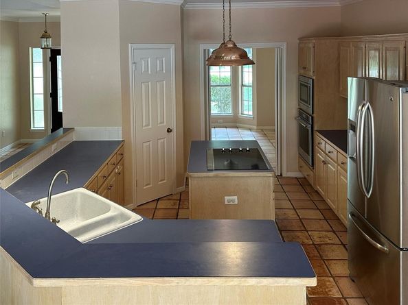 106 Los Altos DR, Lakeway TX 78734