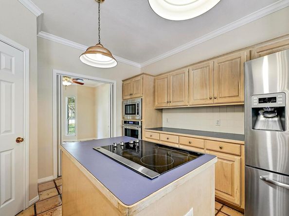 106 Los Altos DR, Lakeway TX 78734