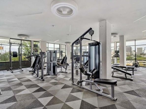 800 Embassy DR 605, Austin TX 78702