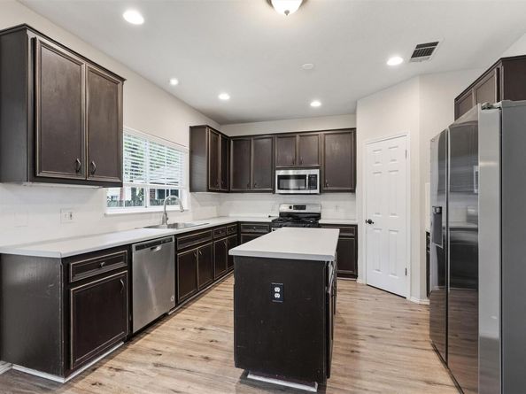 3925 Newland DR, Round Rock TX 78681