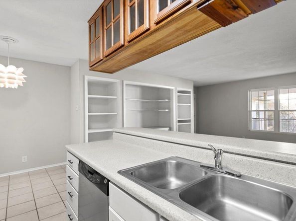 910 Duncan LN 57, Austin TX 78705