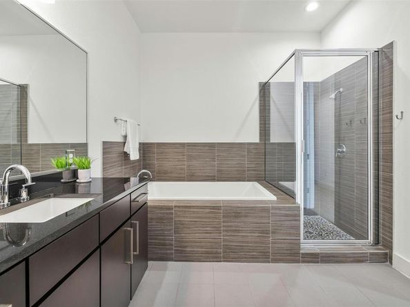 1101 Ivean Pearson RD D204, Lago Vista TX 78645