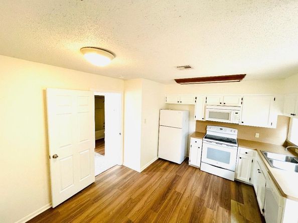 5608 Cougar DR 203, Austin TX 78745