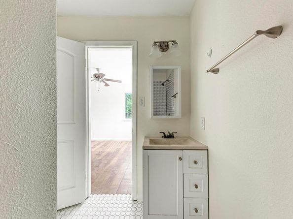 1010 W 23rd ST 2, Austin TX 78705