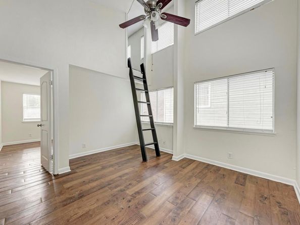 1010 W 23rd ST 2, Austin TX 78705