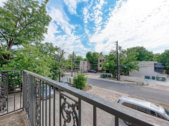 1010 W 23rd ST 2, Austin TX 78705