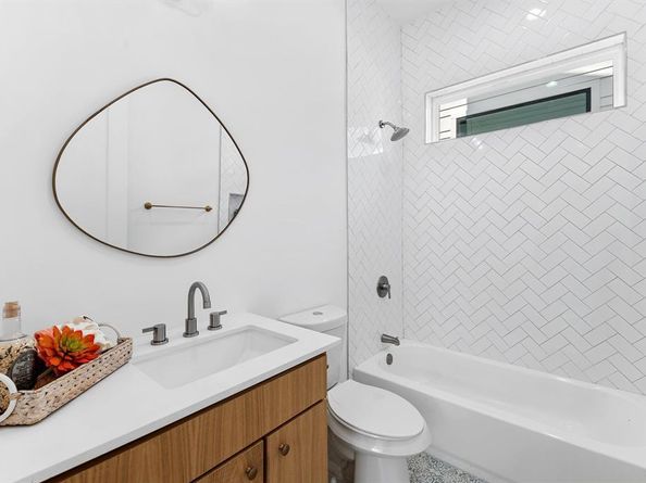 106 W Croslin ST 1, Austin TX 78752
