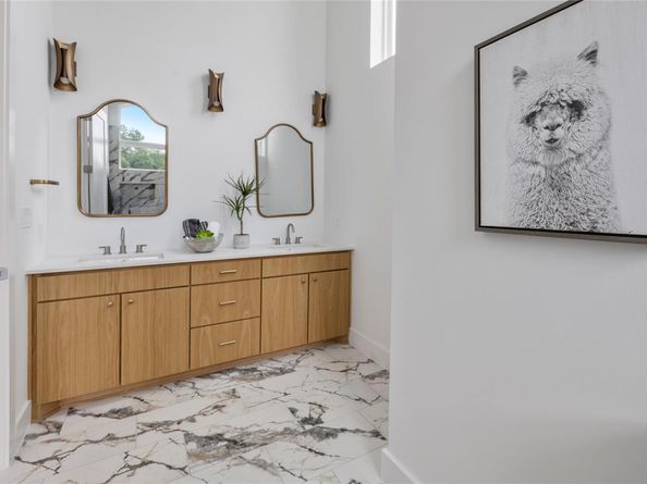 106 W Croslin ST 1, Austin TX 78752
