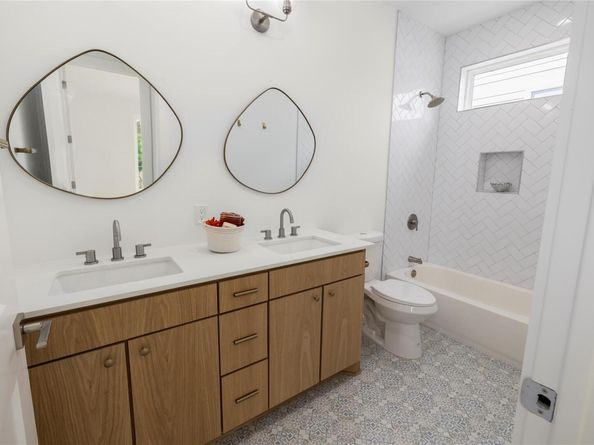 106 W Croslin ST 1, Austin TX 78752