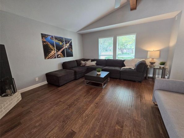 8815 Cainwood LN, Austin TX 78729
